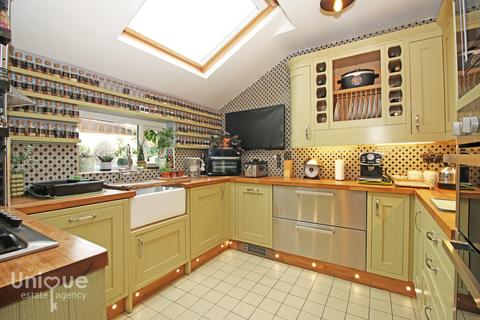 5 bedroom terraced house for sale, Abbotts Walk,  Fleetwood, FY7