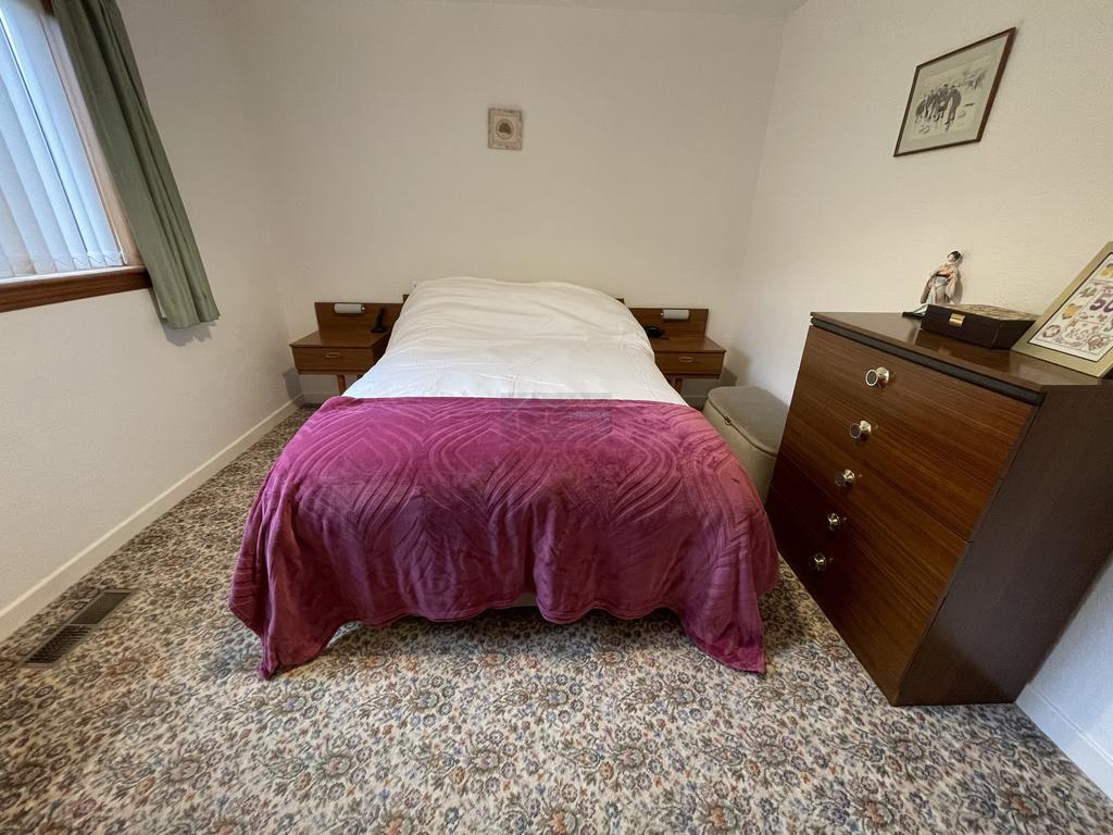 Bedroom 1a.JPG