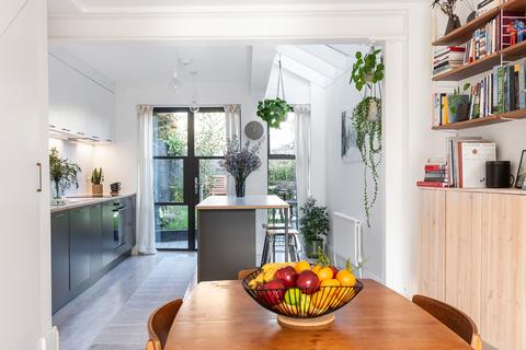 73 Stuart Road, London, SE15 3BA