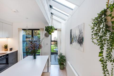 73 Stuart Road, London, SE15 3BA
