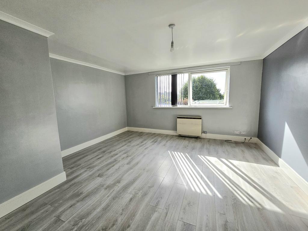 Elmfield Gardens, Worcester... 2 bed £140,000
