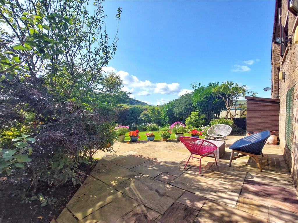Patio &amp; Lawn Gardens