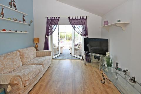 2 bedroom bungalow for sale - Wingfield Avenue, Maulden, Bedford, Bedfordshire, MK45