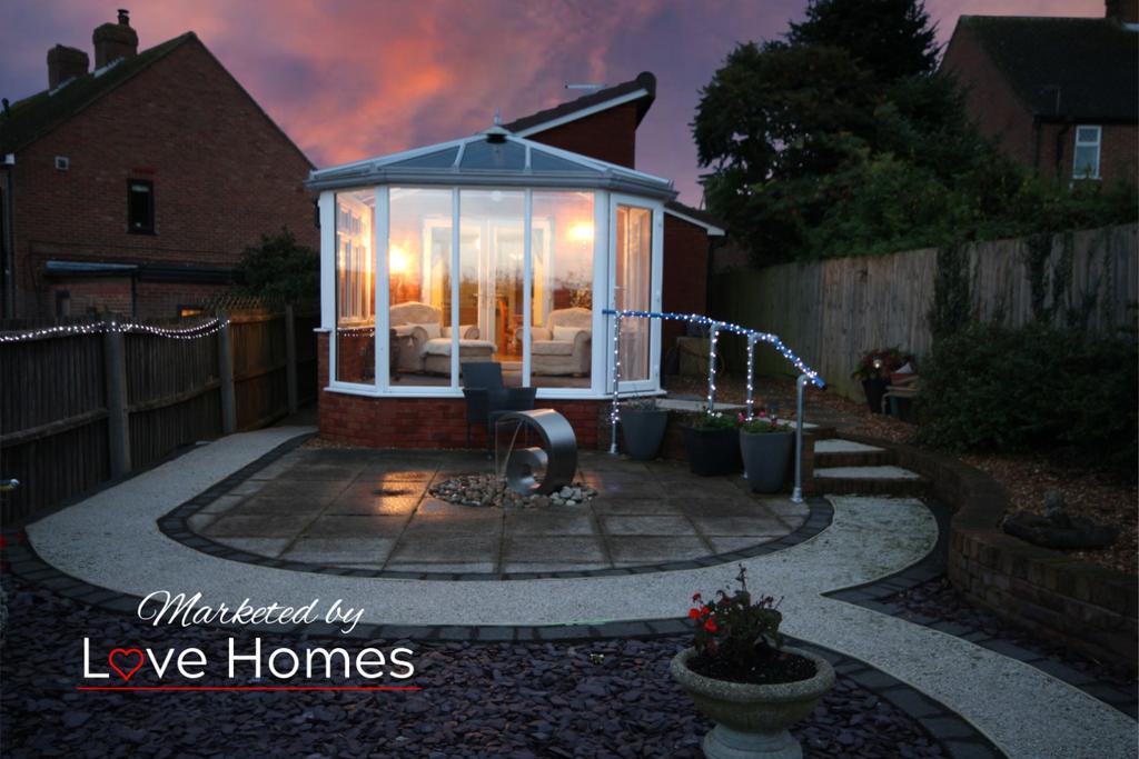 Wingfield Avenue, Maulden, Bedford, Bedfordshire, MK45 2 bed bungalow