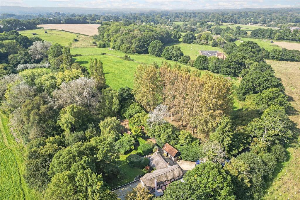 Wellow Drive, West Wellow, Romsey, Hampshire, SO51 4 bed detached house