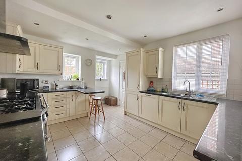 4 bedroom detached house for sale, Seabrook Road, Hythe, Kent. CT21