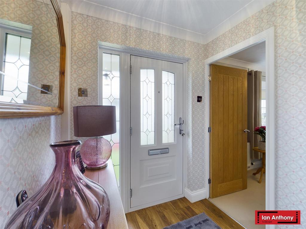 Elmers Green, Skelmersdale 3 bed detached bungalow £1,100 pcm (£254 pw)