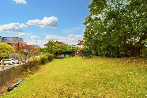 2 bedroom ground floor flat for sale - The Hollies The Drive, N11