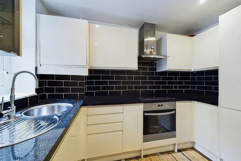 2 bedroom ground floor flat for sale - The Hollies The Drive, N11