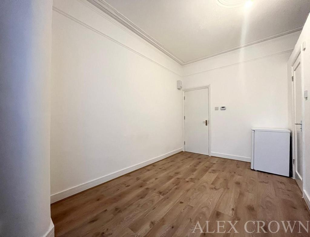 Mannock Road, Wood Green Studio - £1,100 pcm (£254 pw)