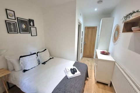 4 bedroom flat to rent, Loampit Hill, London SE13