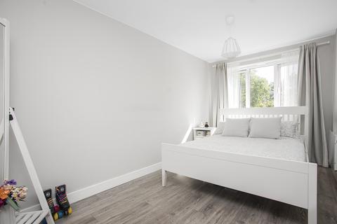 2 bedroom flat for sale, Palace Court, Thornton Heath CR7