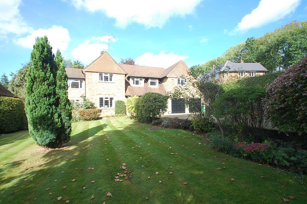 Langsett, Woodside Hill, Chalfont Heights, Buckinghamshire, SL9 5 bed