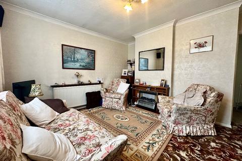 4 Charlbury Crescent, Romford, RM3 8YR