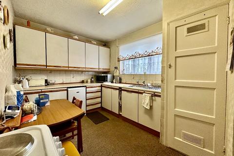 4 Charlbury Crescent, Romford, RM3 8YR