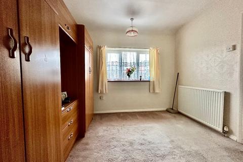 4 Charlbury Crescent, Romford, RM3 8YR