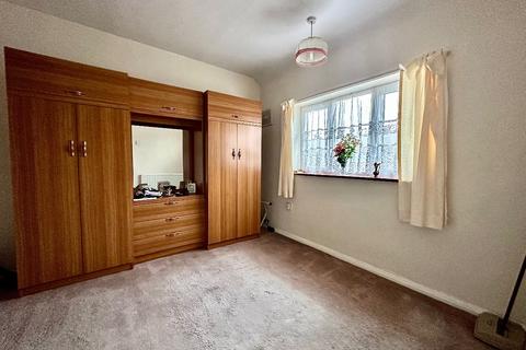 4 Charlbury Crescent, Romford, RM3 8YR