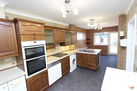 4 bedroom detached house to rent, St. Georges Park Avenue, Westcliff-on-Sea, Essex, SS0