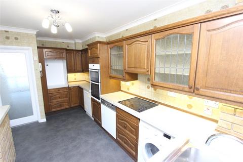 4 bedroom detached house to rent, St. Georges Park Avenue, Westcliff-on-Sea, Essex, SS0