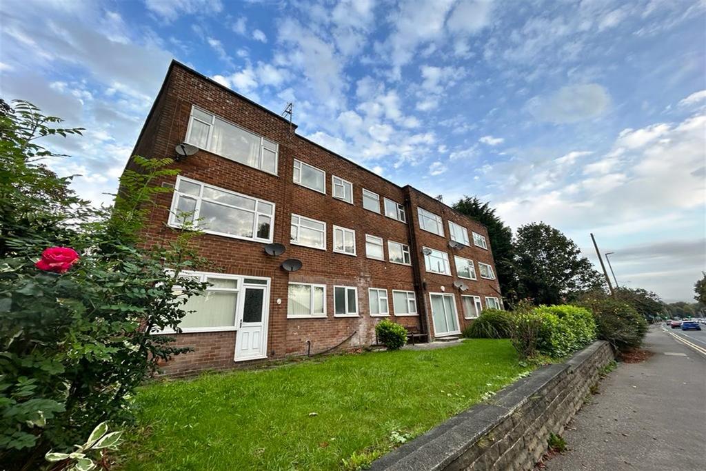 Lavenham Close, Bury, BL9 2 bed apartment £750 pcm (£173 pw)