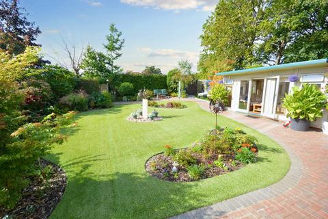 6 Airetons Close, Broadstone, BH18 8LF