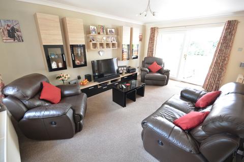 6 Airetons Close, Broadstone, BH18 8LF