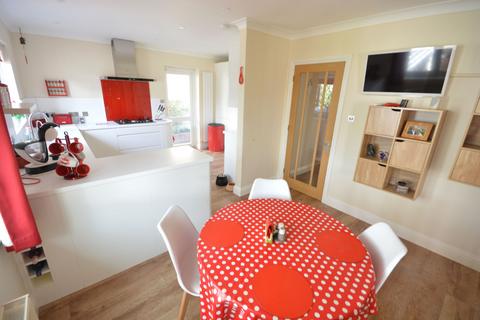 6 Airetons Close, Broadstone, BH18 8LF