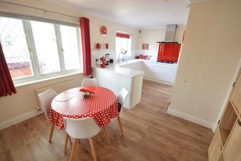 6 Airetons Close, Broadstone, BH18 8LF