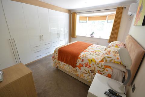 6 Airetons Close, Broadstone, BH18 8LF