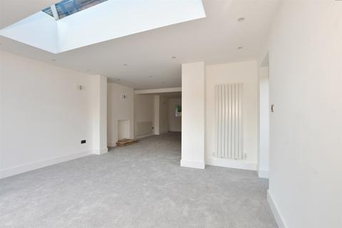 3 bedroom semi-detached house for sale - Bookhurst Road, Cranleigh, Surrey