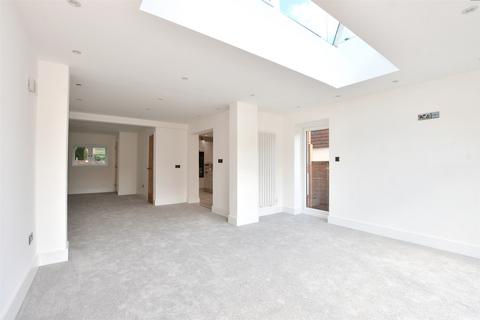 3 bedroom semi-detached house for sale - Bookhurst Road, Cranleigh, Surrey