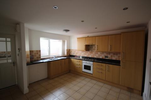 3 bedroom end of terrace house for sale, Helvellyn Close, HU7 5AX