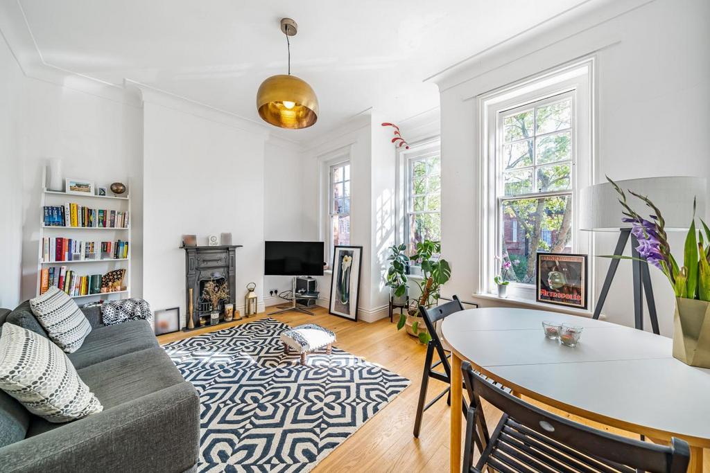 Avenue, Streatham 2 bed flat £500,000