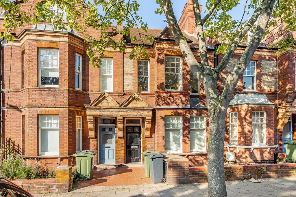 Avenue, Streatham 2 bed flat £500,000