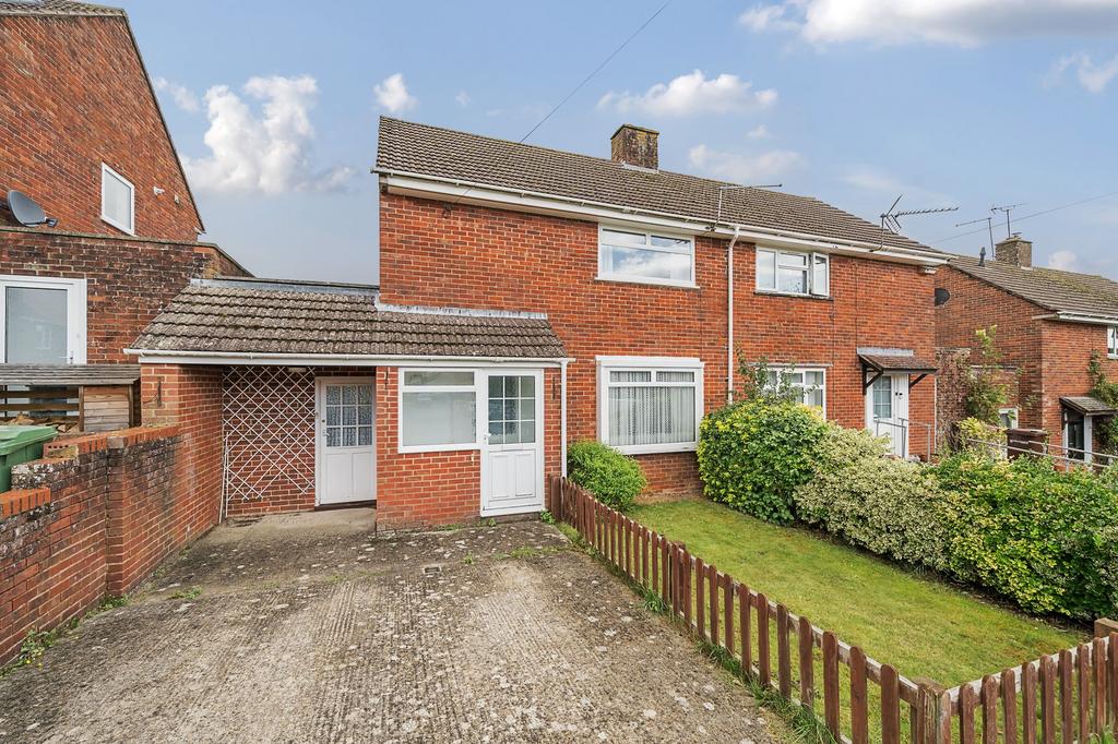 Trussell Close, Winchester, SO22 2 bed semidetached house for sale £