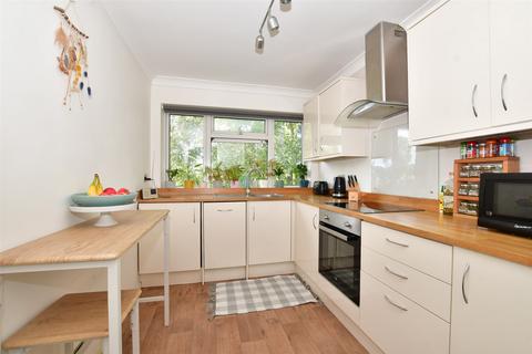 40 Levett Road, Leatherhead, KT22 7EG