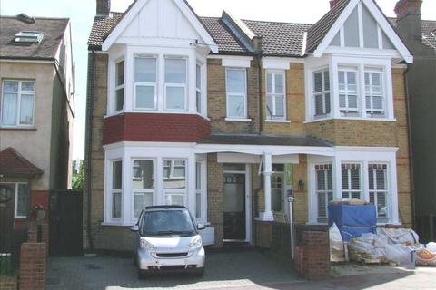 2 bedroom apartment to rent, Leigh on Sea SS9