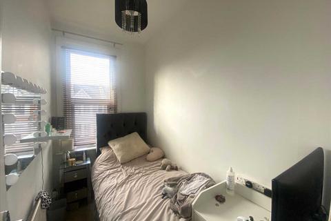 2 bedroom apartment to rent, Leigh on Sea SS9