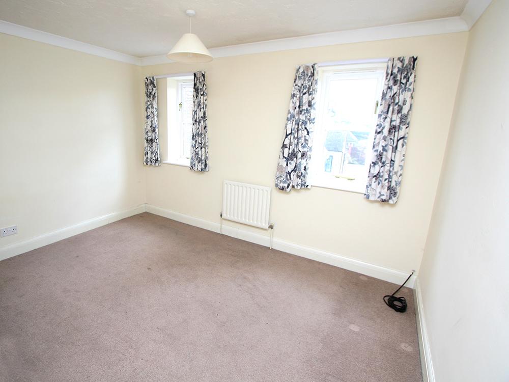 William Judge Close, Tenterden TN30 2 bed semidetached house £1,200