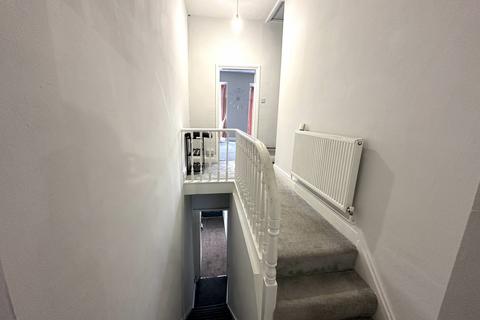 undefined, Hull HU5