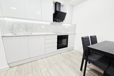 2 bedroom flat to rent, Chatsworth Road, Clapton