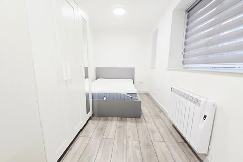 2 bedroom flat to rent, Chatsworth Road, Clapton
