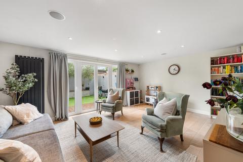 47 Allingham Close, London, W7 1NB