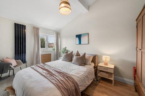47 Allingham Close, London, W7 1NB