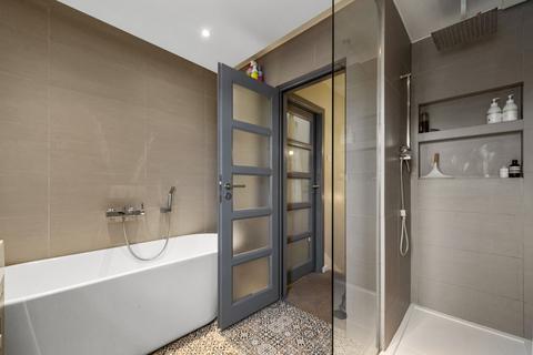 47 Allingham Close, London, W7 1NB