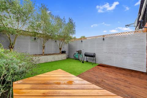 47 Allingham Close, London, W7 1NB