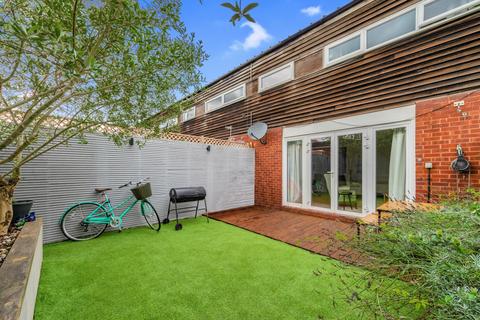 47 Allingham Close, London, W7 1NB