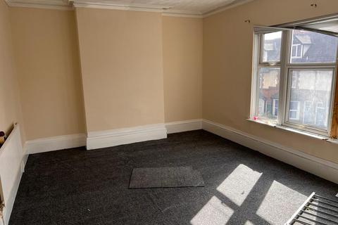 3 bedroom block of apartments to rent, 3 Bed – First Floor Flat – Evington Road, Leicester, LE2 1HH. £1195 PCM