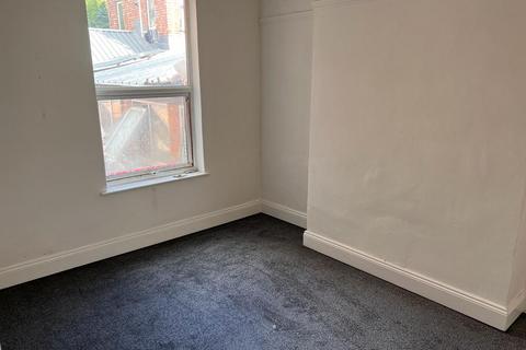3 bedroom block of apartments to rent, 3 Bed – First Floor Flat – Evington Road, Leicester, LE2 1HH. £1195 PCM