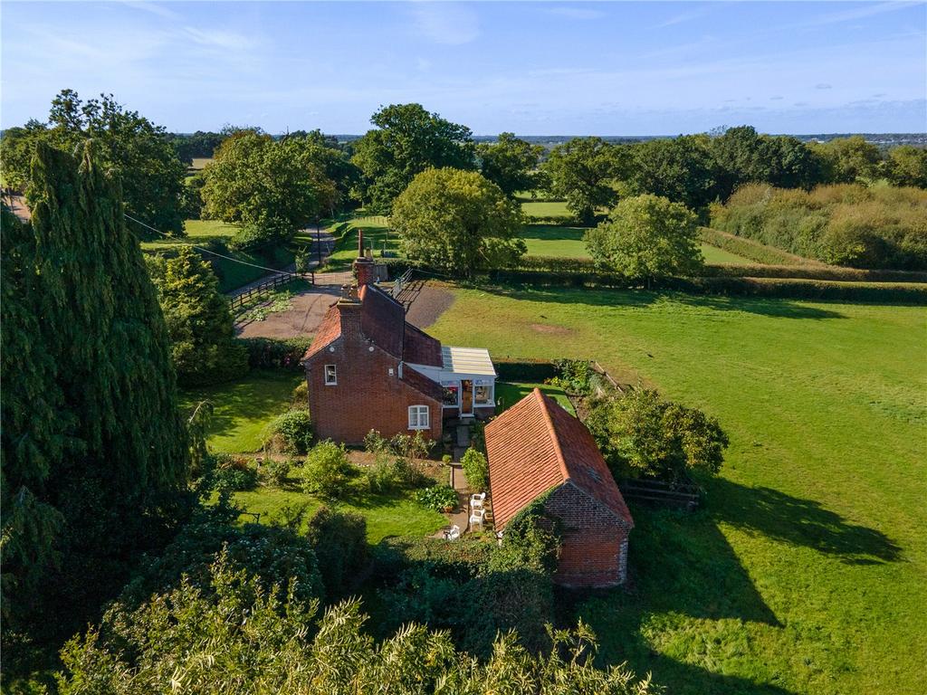 Caistor Lane, Caistor St. Edmund, Norwich, Norfolk, NR14 2 bed detached